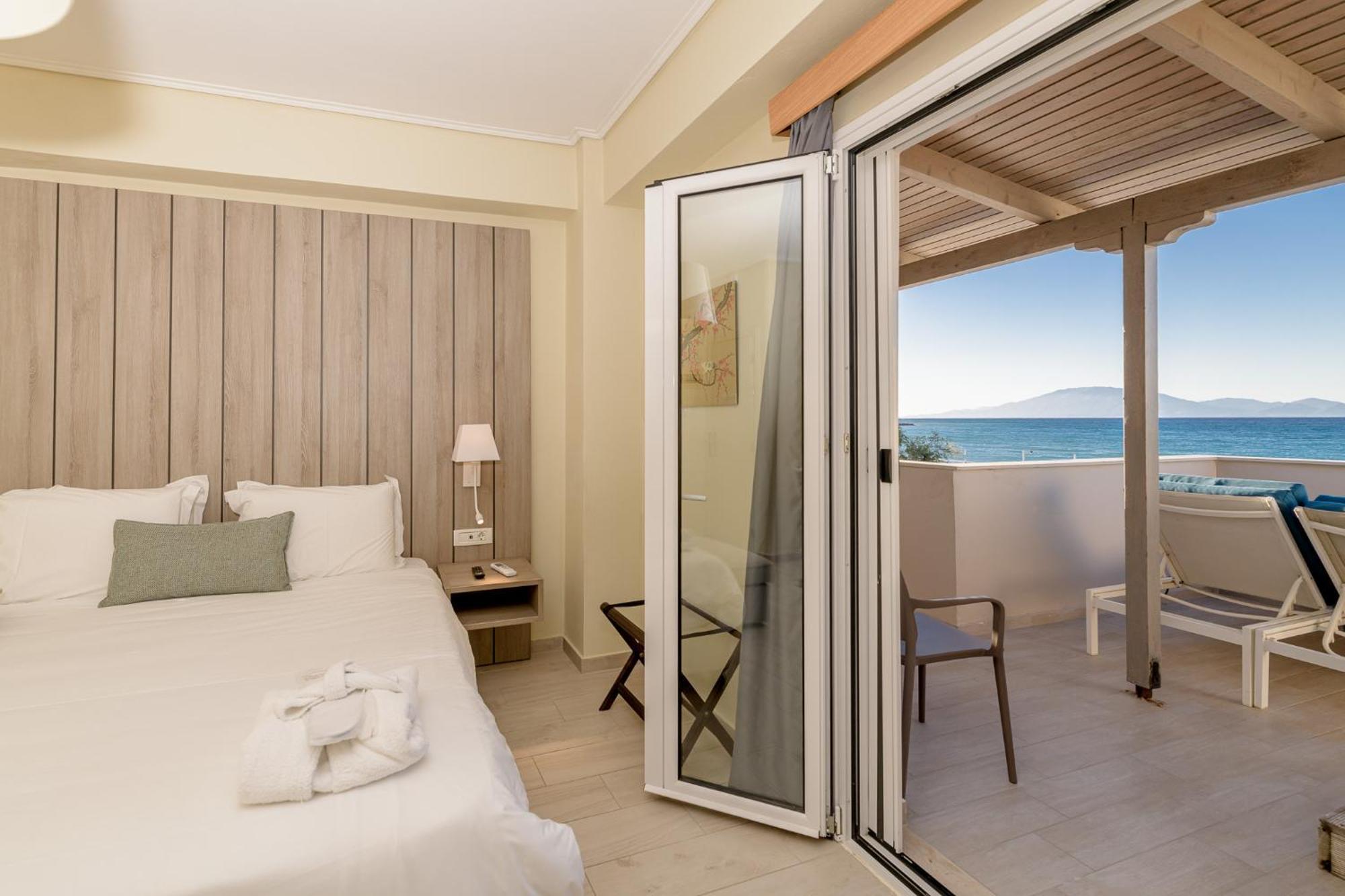 Iakinthos, Hotel