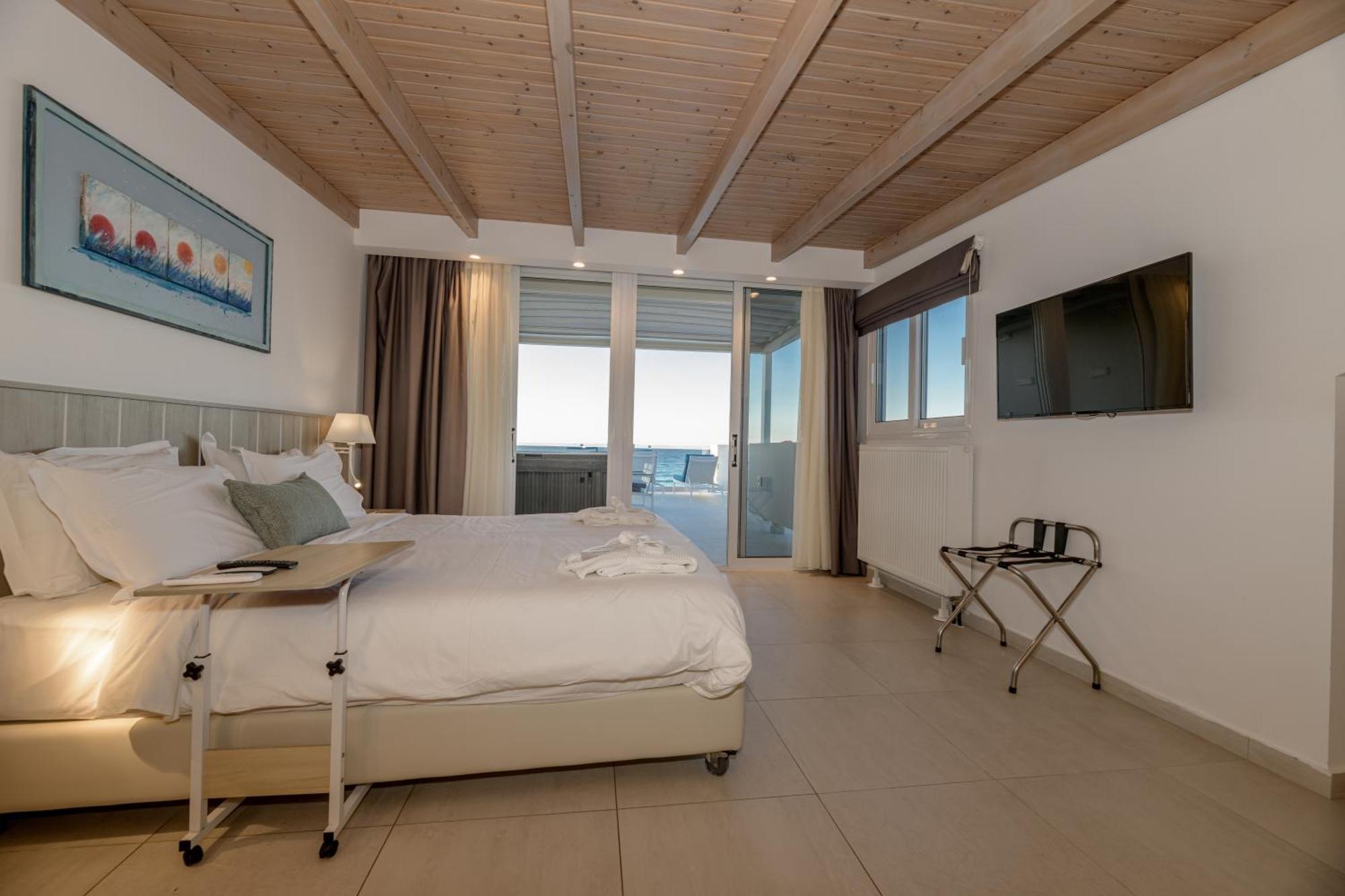 Iakinthos, Hotel 4*
