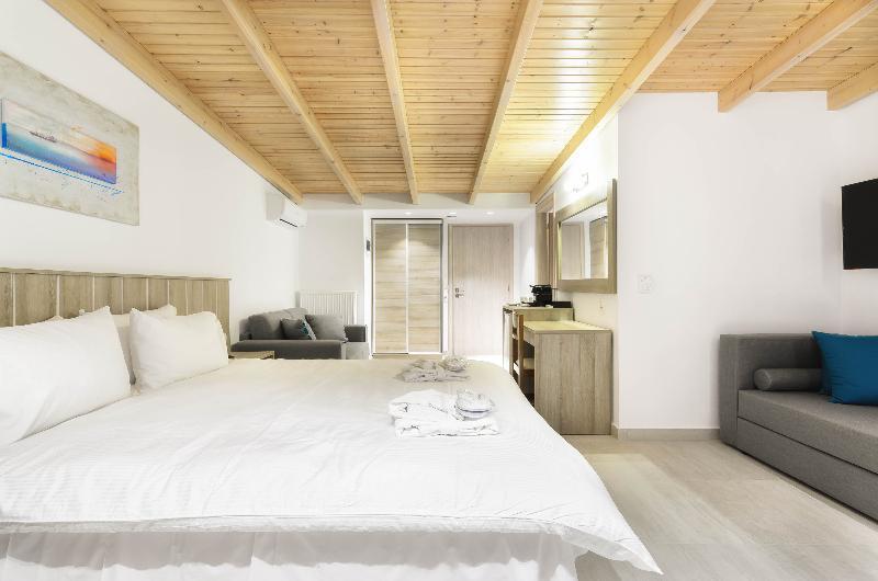 Iakinthos, Hotel 4*