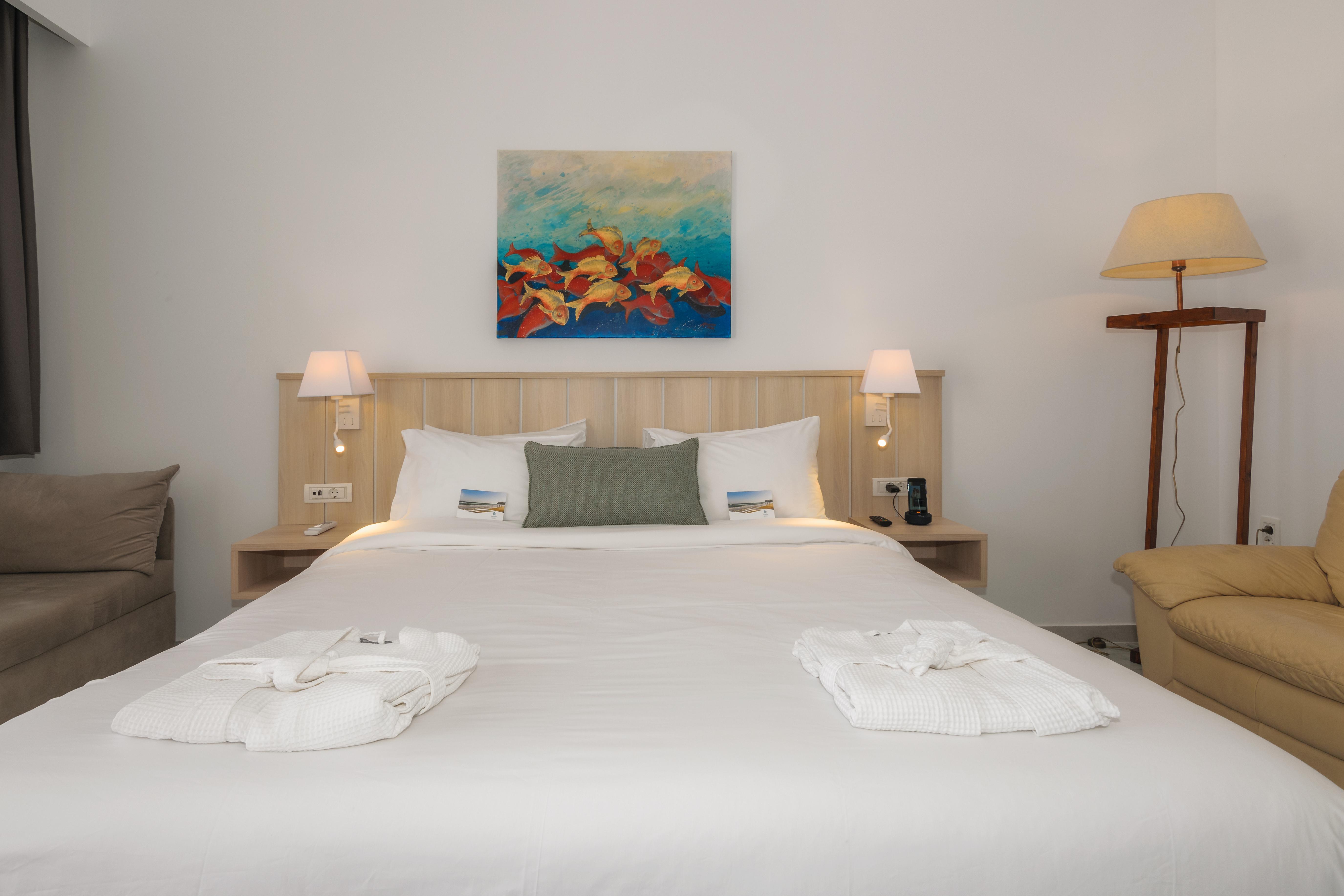Iakinthos, Hotel Planos