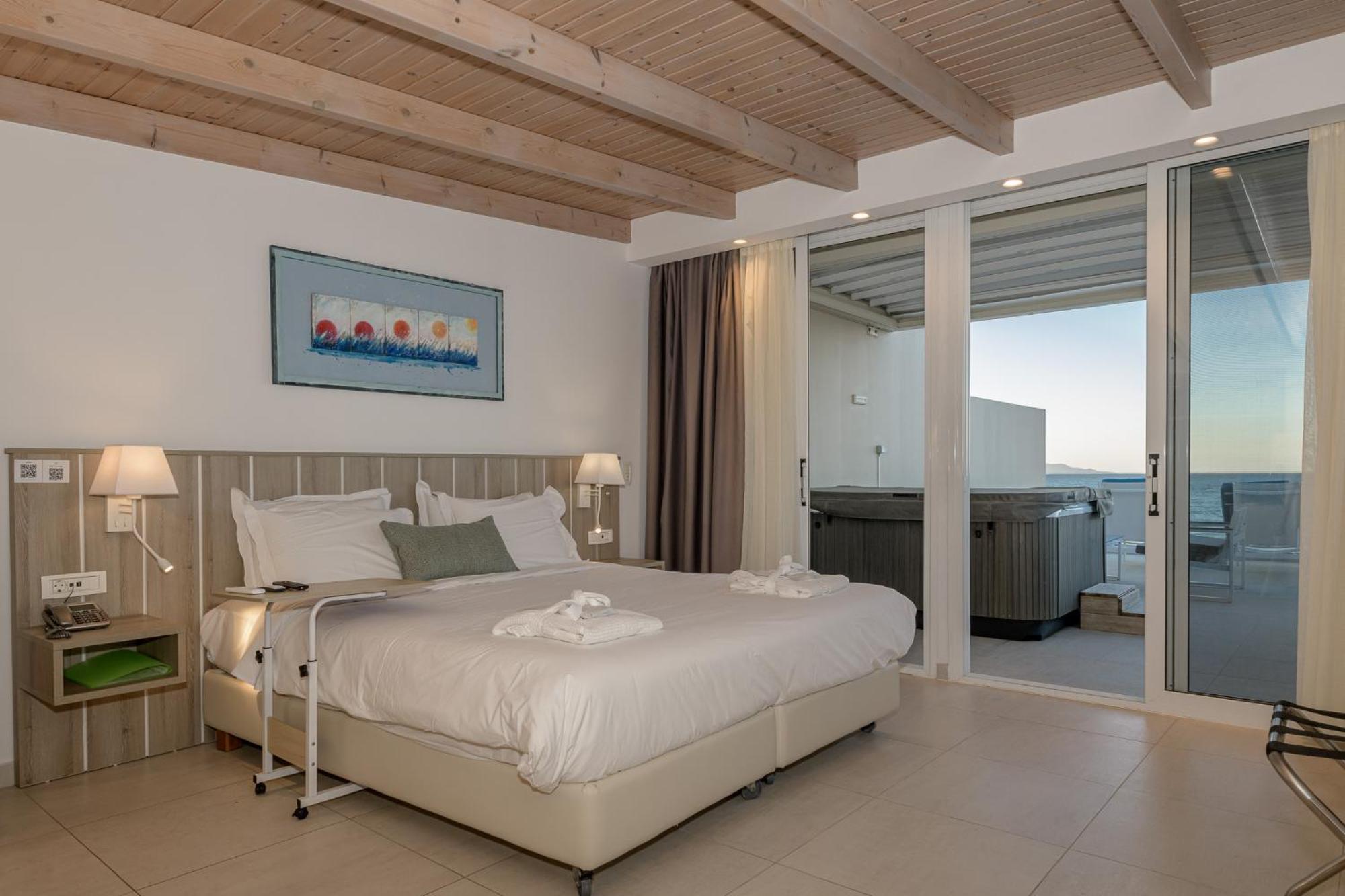 Hotel Iakinthos, 4*