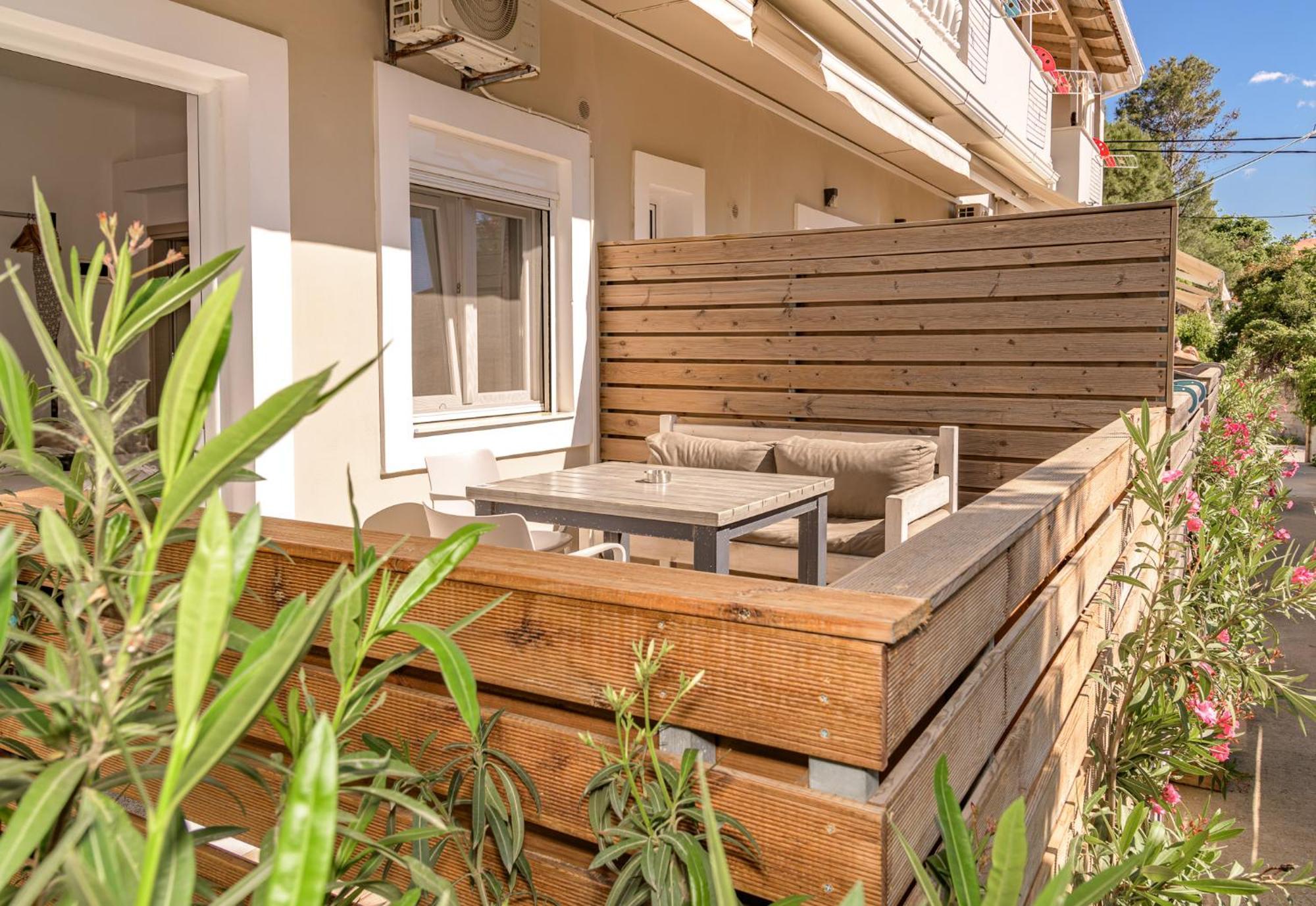 Hotel Iakinthos, Planos