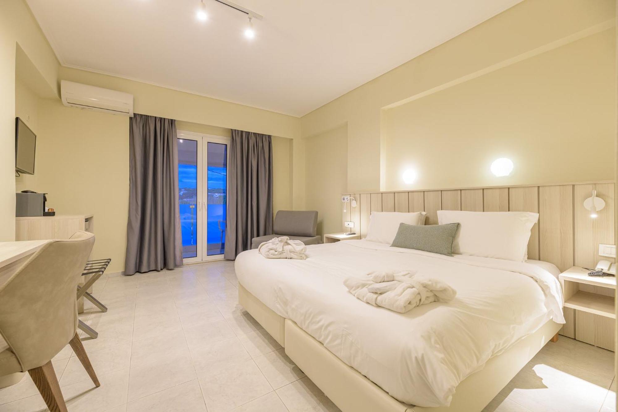Hotel Iakinthos, Planos