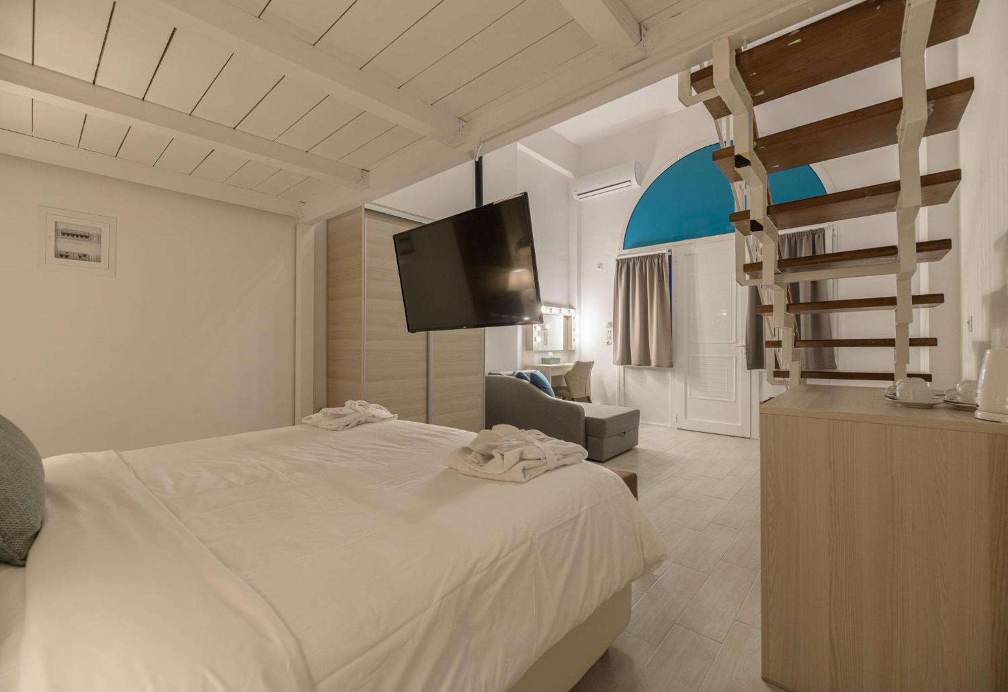 Hotel Iakinthos, Planos