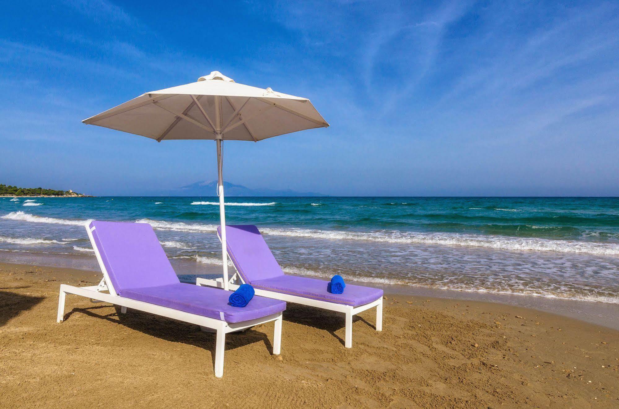 Iakinthos, Hotel Planos